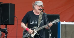 neil-young-on-stage-1719497062395