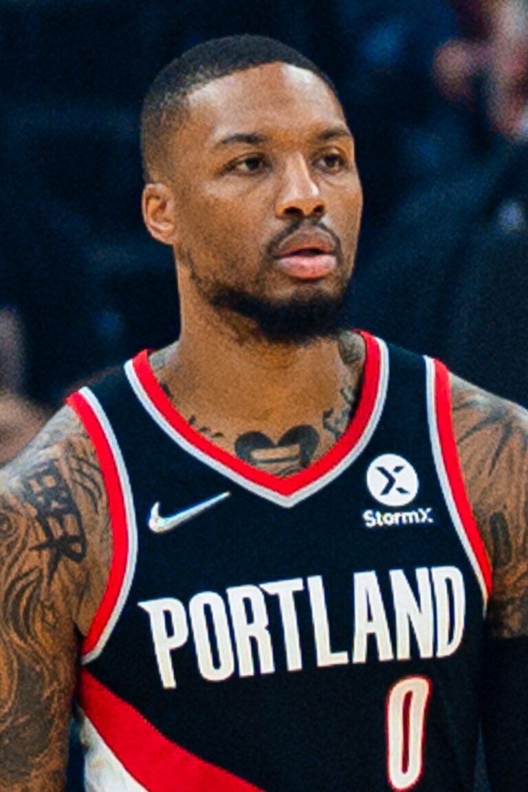 1200px-Damian_Lillard_(2021)_(cropped)