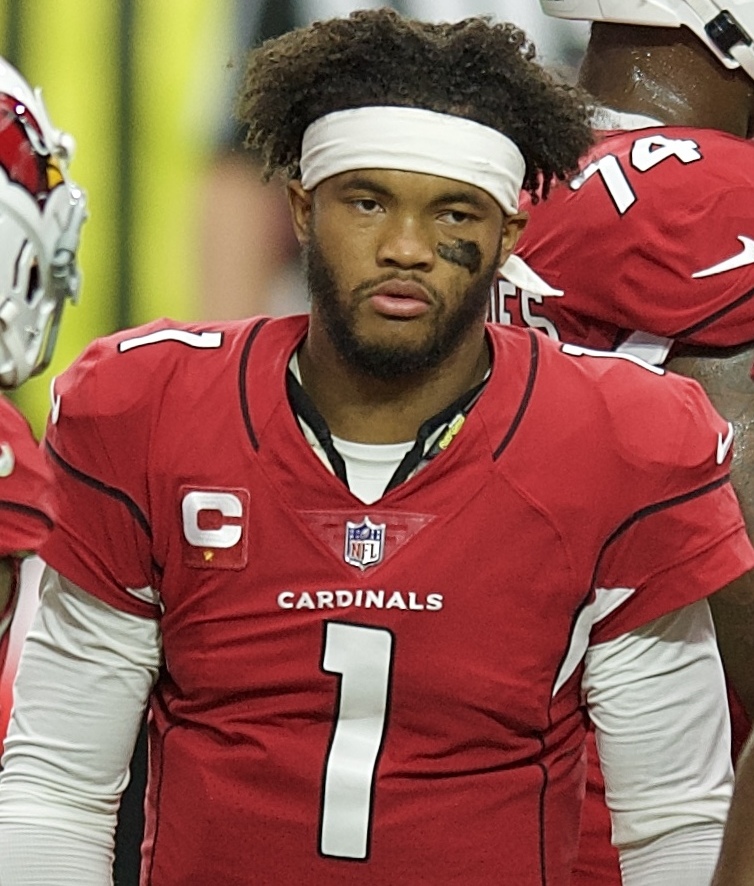 Kyler_Murray_in_huddle_(50369475187)_(cropped)_(cropped)