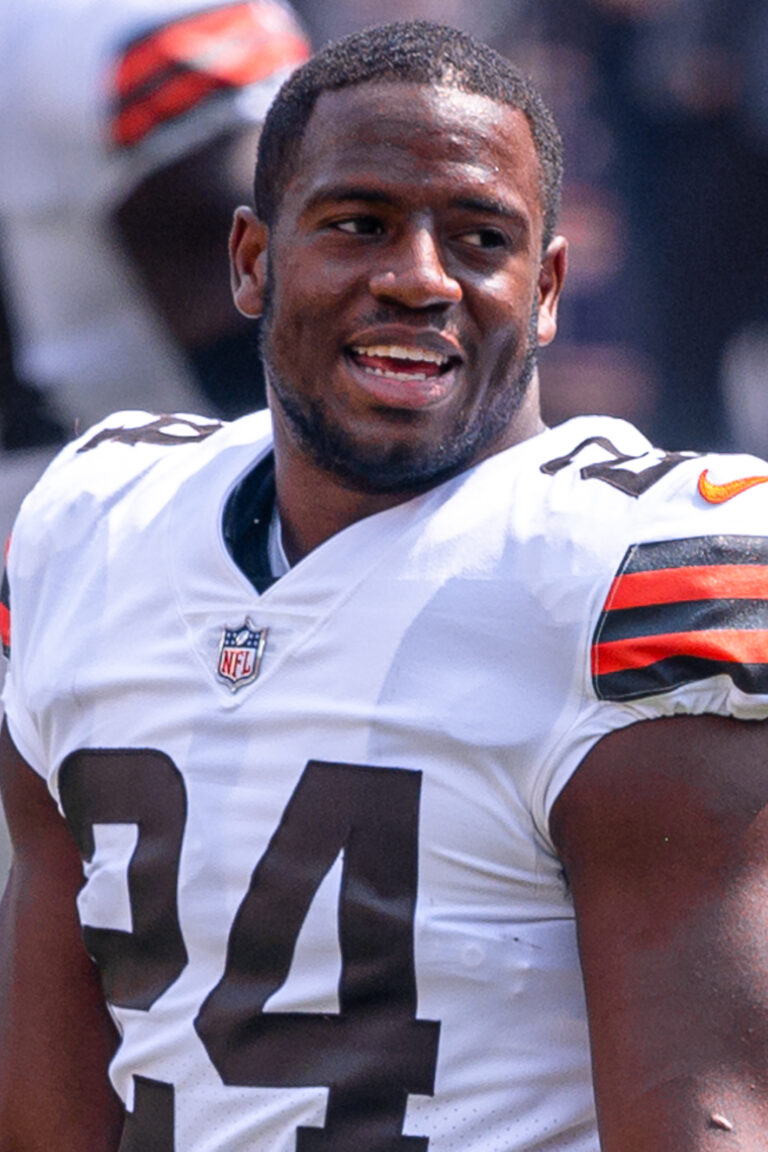 Nick_Chubb_Browns_vs_GIants_AUG2021_(cropped)