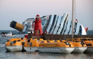 Collision_of_Costa_Concordia_11-768x488