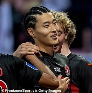 cho-gue-sung-south-korean-63-26-striker-fc-midtjylland-v0-gjdtb4bhps1d1